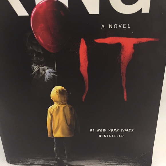 It by Stephen King A Novel Horror Thriller Clown Paperback Book Scribner 2017 - Picture 2 of 12